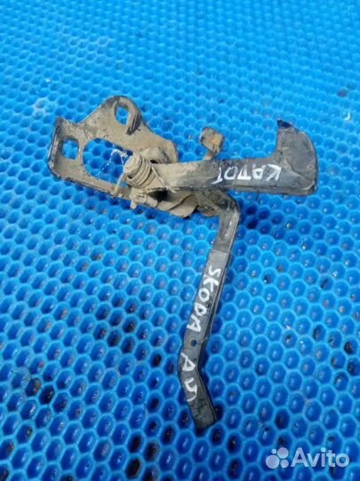 Замок капота Skoda Octavia A5 BSE 2008