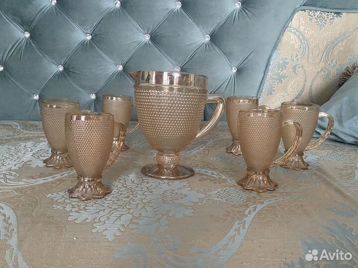 Кувшин и стаканы