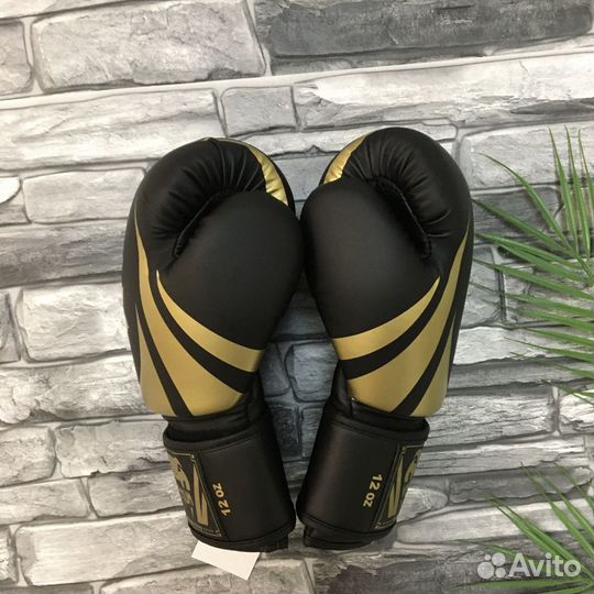 Боксерские перчатки Venum