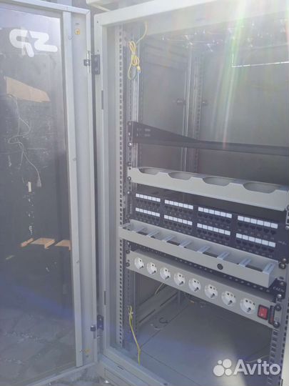 Шкаф телекоммуникационный напольный