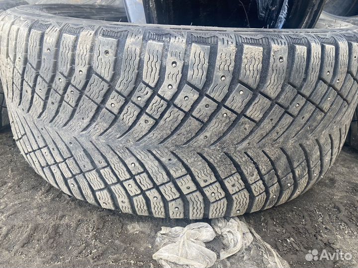 Michelin X-Ice North 4 275/40 R22 104