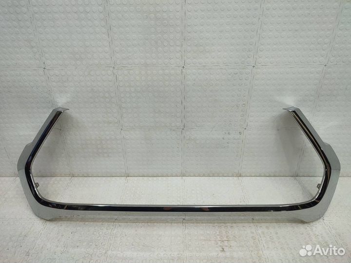 Молдинг решетки бампера Toyota Hilux AN120 2020