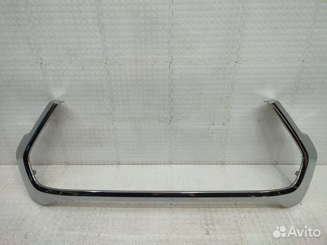 Молдинг решетки бампера Toyota Hilux AN120 2020