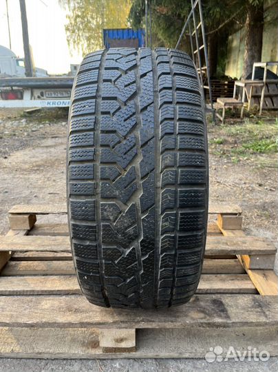 Kumho I'Zen RV Asymmetric 275/40 R20