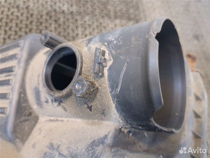 Корпус воздушного фильтра Toyota Land Cruiser Prad