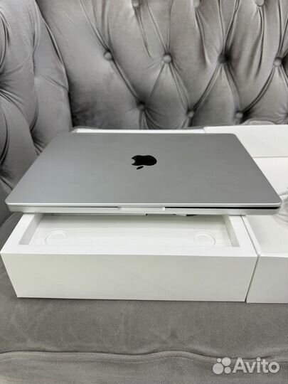 Macbook pro 14 m2