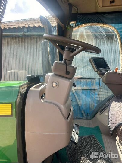 Трактор John Deere 8335R