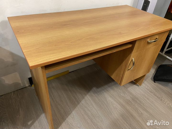 Офисный/компьютерный стол