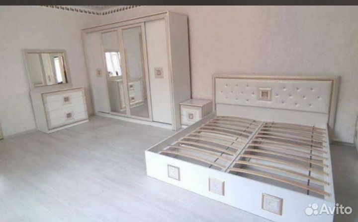 Спальный гарнитур