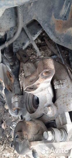 Кулак поворотный передний Mitsubishi Dion 1