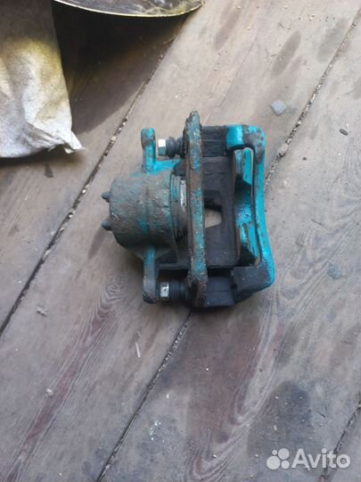 Тормозной суппорт передний hyundai solaris2013g