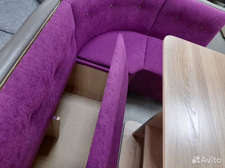 Кухонный уголок со столом новый