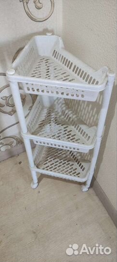 Угловая полка для ванной комнаты