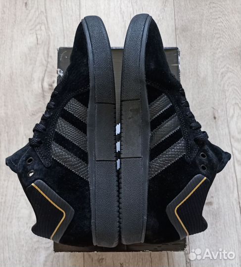 Кроссовки Adidas Tyshawn, UK 9,5-42 RU