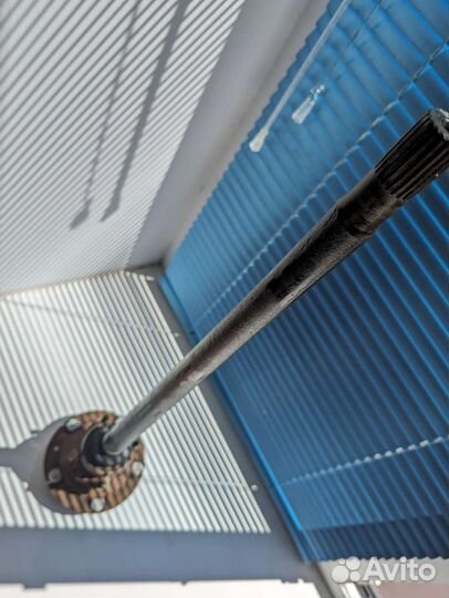 Полуось нива