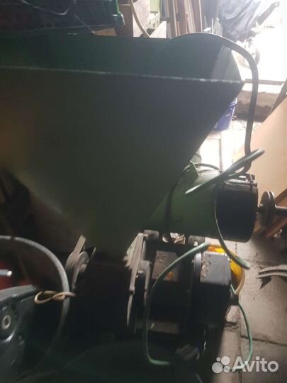 Зернодробилка