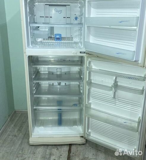 Холодильник бу sharp