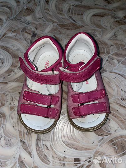 Босоножки для девочки 22