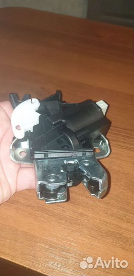 Замок багажника passat б6