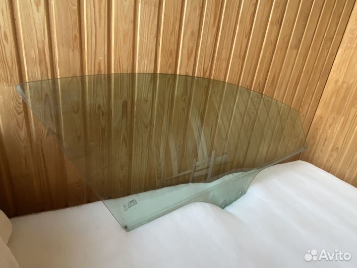 Перднее правое боковое стекло Mazda 3 BL