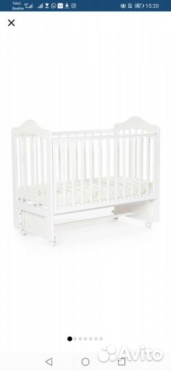 Детская кроватка с маятником