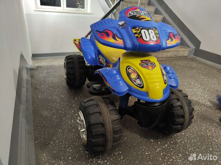 Детский квадроцикл на аккумуляторе