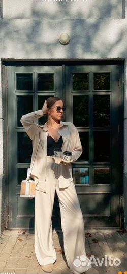 Костюм брючный женский двойка 50-54 б/у атласный