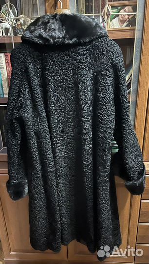 Шуба женская каракулевая