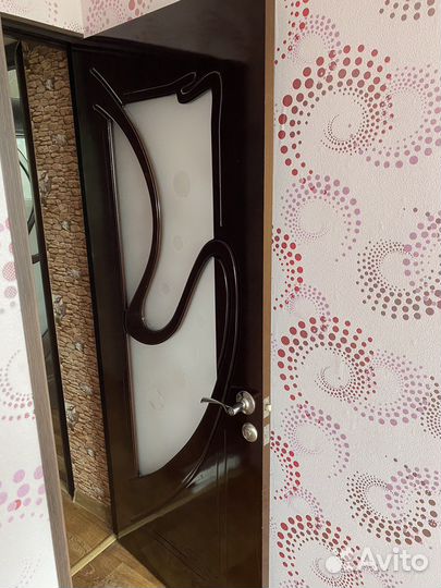 Межкомнатная деревянная дверь