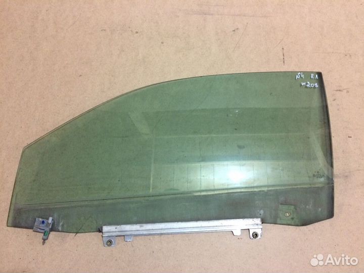 Стекло двери Mercedes CLK w208