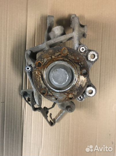 Цапфа задняя левая Peugeot 407