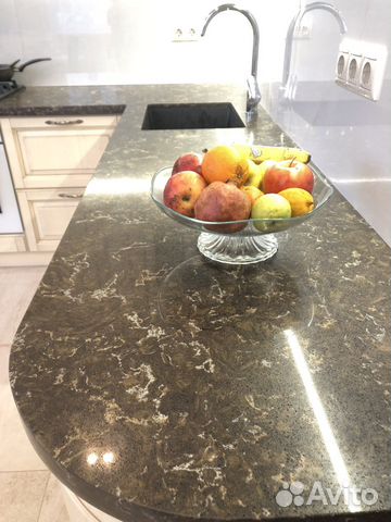 Столешница на кухню из кварцевого агломерата