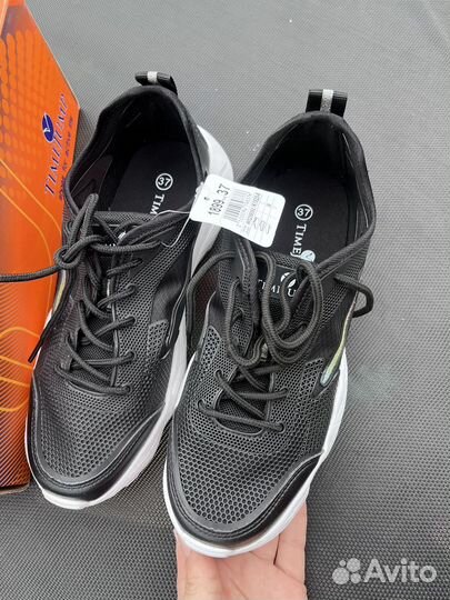 Новые кроссовки черные женские 37