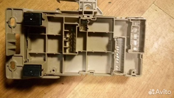 Блок предохранителей салонный Субару Трибека В 9