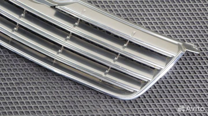 Решетка радиатора Toyota Corolla NZE121