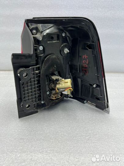 Фонарь наружный задний левый Lexus Lx 570