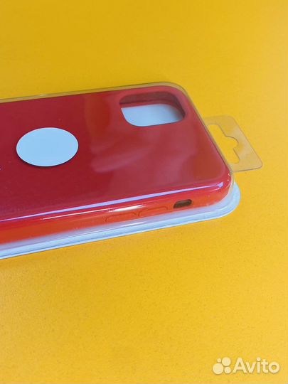 Чехол на iPhone 11 красный
