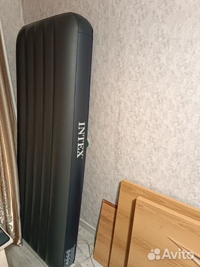 Матрас надувной с насосом