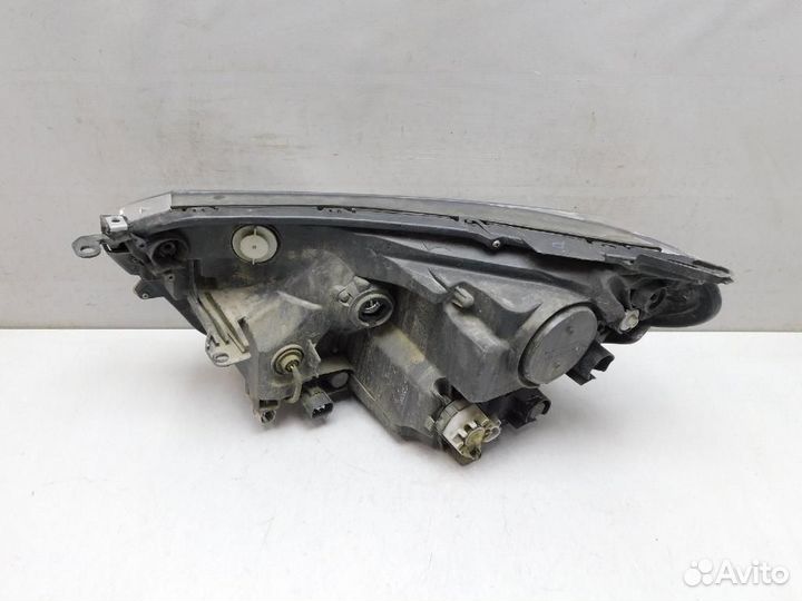 Фара правая Toyota RAV4