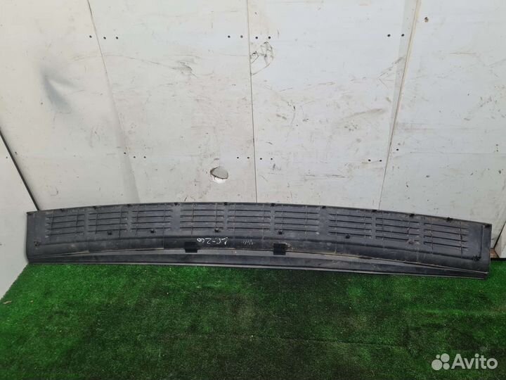 Накладка бампера задняя Toyota Land Cruiser 200