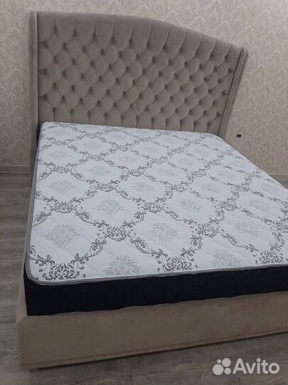 Кровать двухспальная с подъемным механизмом