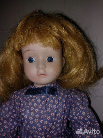 Кукла фарфоровая