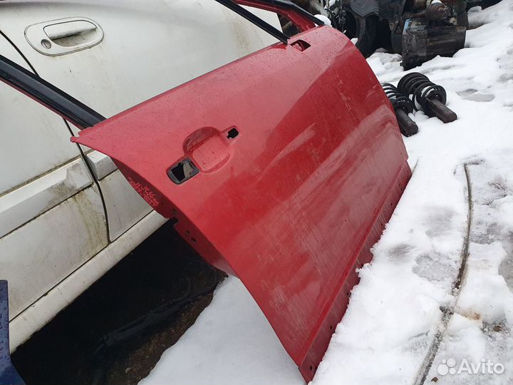 Дверь передняя правая Citroen C4 красная 5и дверн