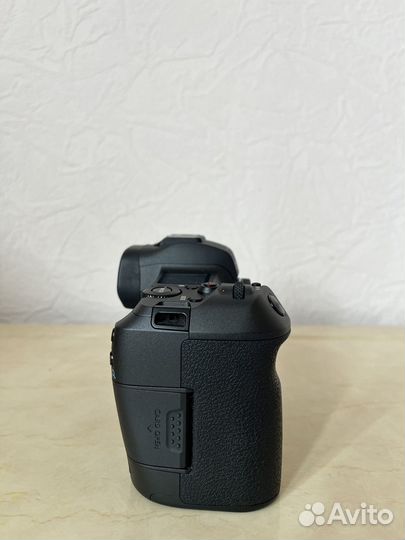 Беззеркальная камера Canon R