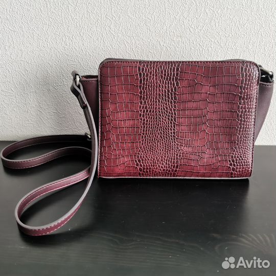 Крокодиловая сумка через плечо