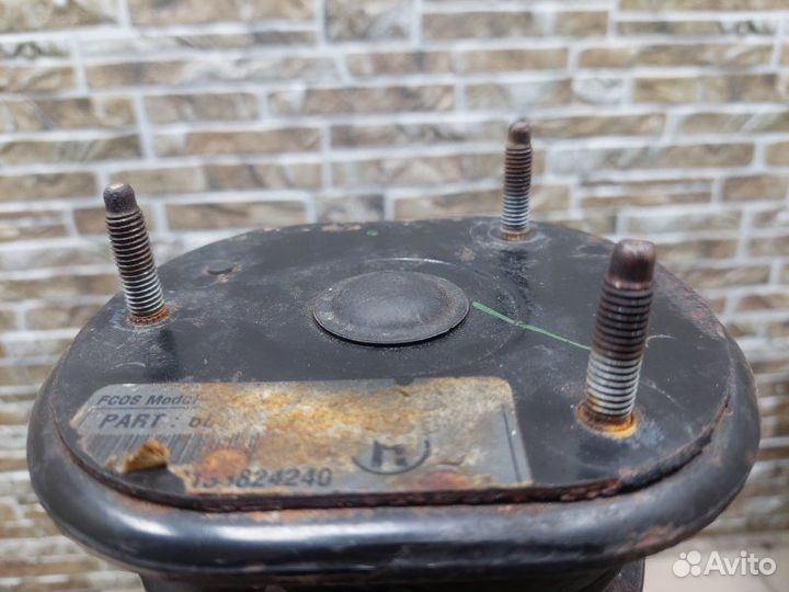 Амортизатор подвески передний правый Jeep Grand