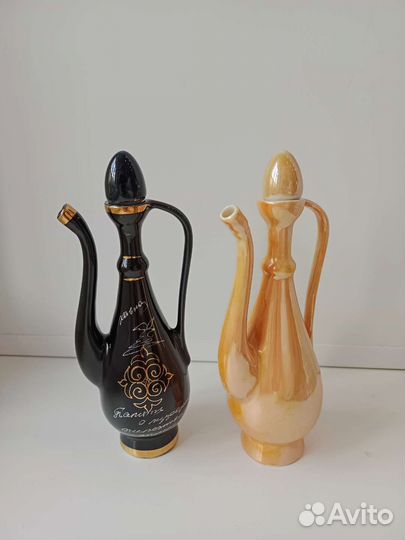 Сувениры: кувшинчики, янтарное дерево