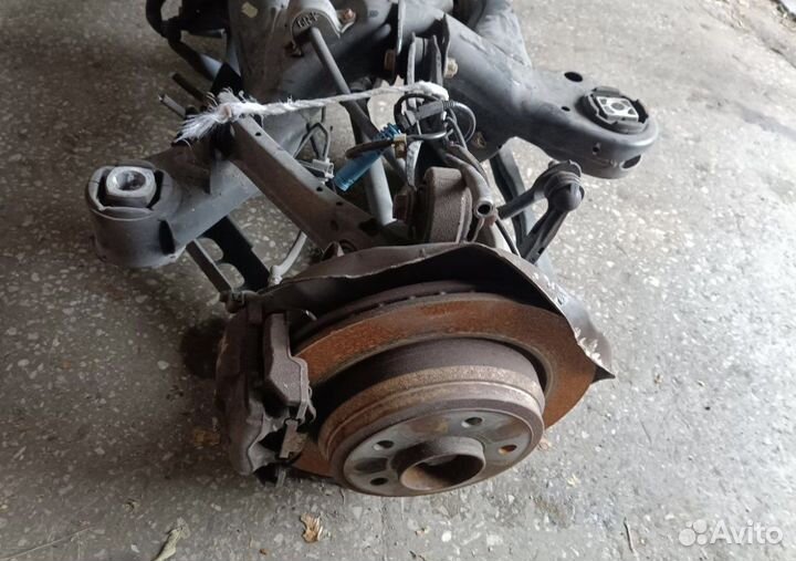 Балка задняя всборе bmw x1 2011 год