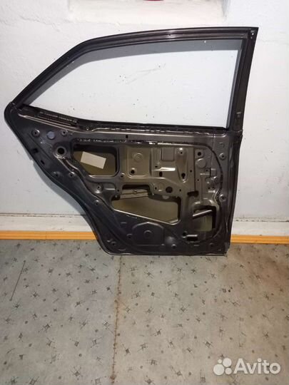 Дверь левая Toyota Corolla E180