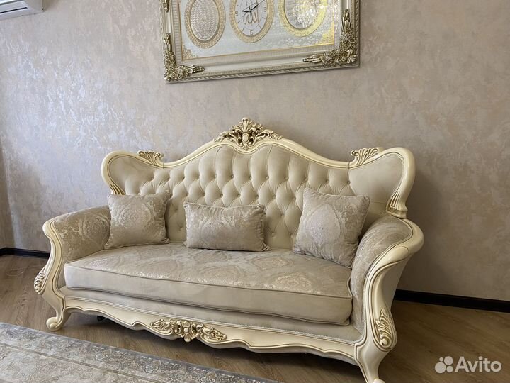 Продается раскладной хол -диван с двумя креслами